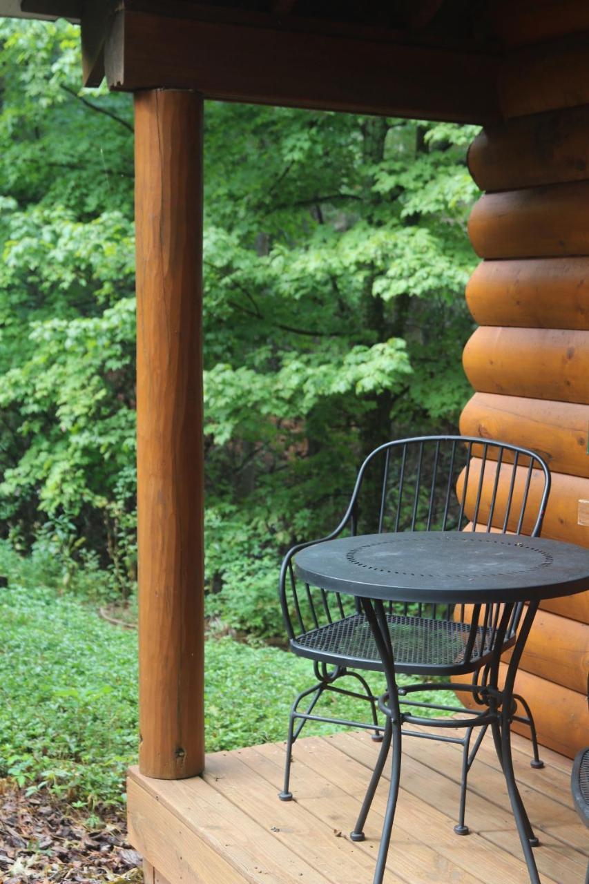 Barefoot Hills Hotel Dahlonega Exterior photo