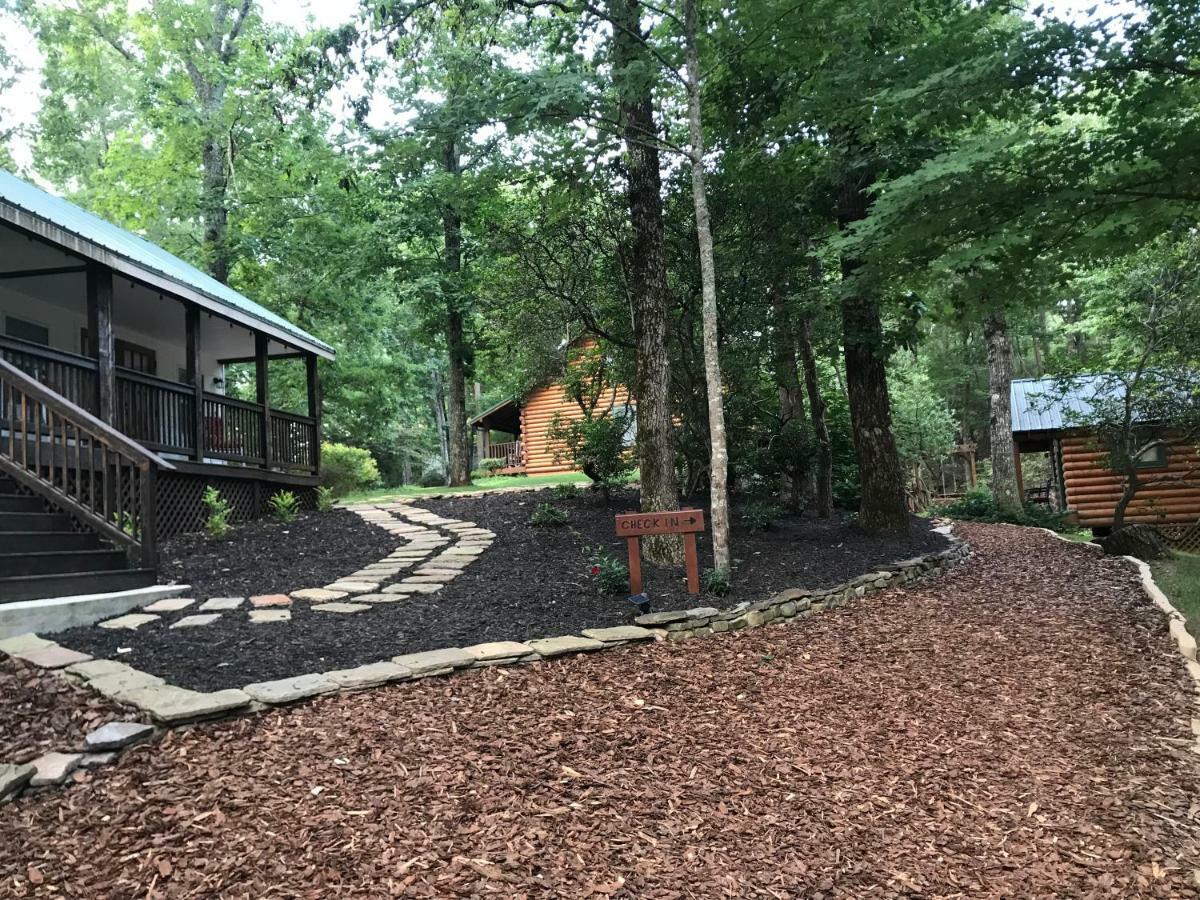 Barefoot Hills Hotel Dahlonega Exterior photo