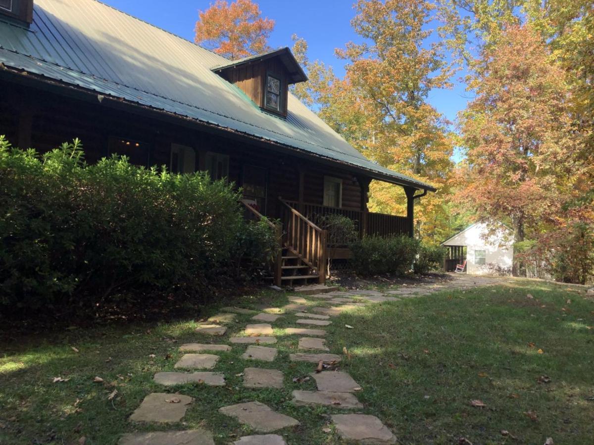 Barefoot Hills Hotel Dahlonega Exterior photo